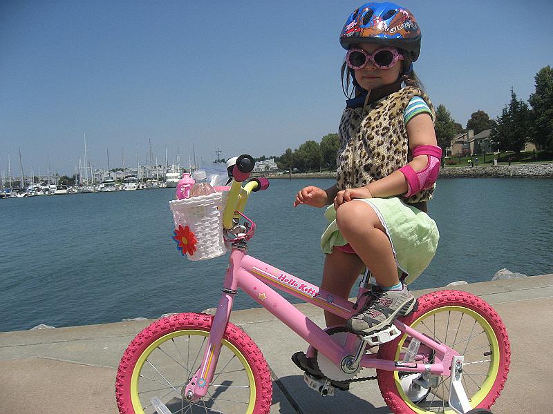 IMG_4358.JPG - Our little bike rider