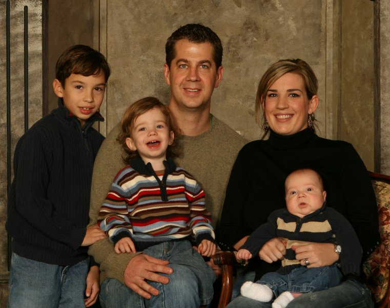 Johnny&Kim&fam_2.jpg